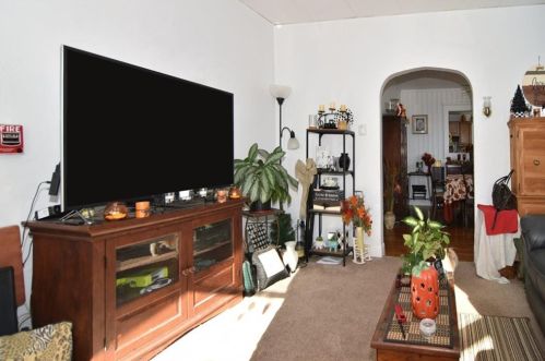 832 Elm St, Woonsocket RI 02895-3507 exterior