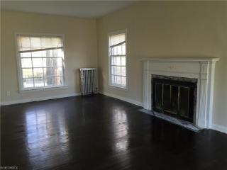 2100 Cottage Grove Dr, Cleveland OH  44118-2723 exterior