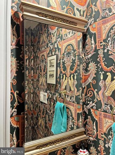 18 Alexander St, Alexandria VA  22314-3869 exterior