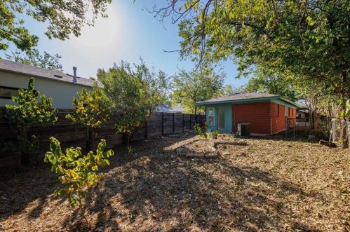 1710 32 St, Austin TX 78705-2115 exterior