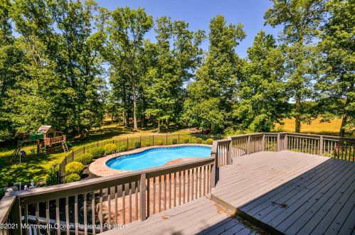 5 Markus Ct, Jackson Twp NJ  08527-2886 exterior