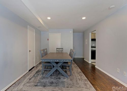 215 College Dr, Edison NJ 08817-5951 exterior