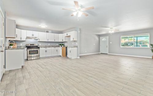 2925 42nd Ave, Phoenix AZ  85019-4323 exterior