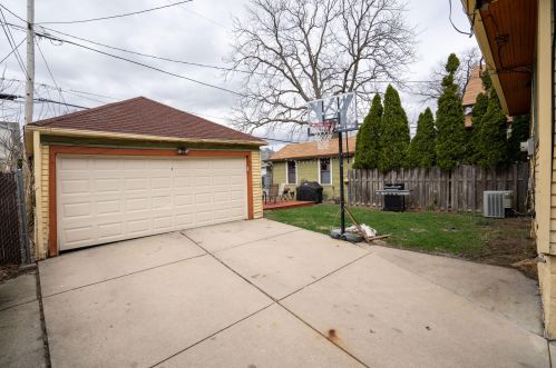 2141 54 St, Milwaukee WI 53219-1603 exterior