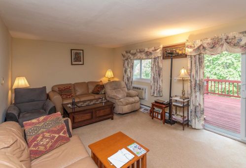 5 Boxwood Ct, Poughkeepsie, NY 12601-6222