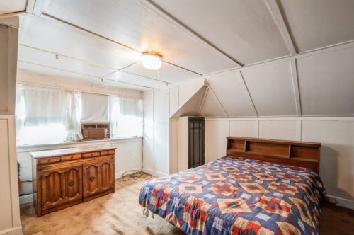 7937 Crandon Ave, Chicago IL 60617-1147 exterior