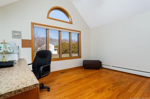 19 Green Field Ln, North Haven CT 06473-4039 exterior