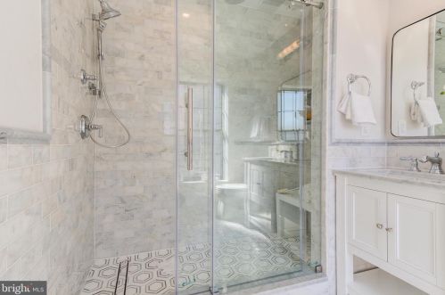 3025 Dent Pl, Washington DC 20007-2916 exterior