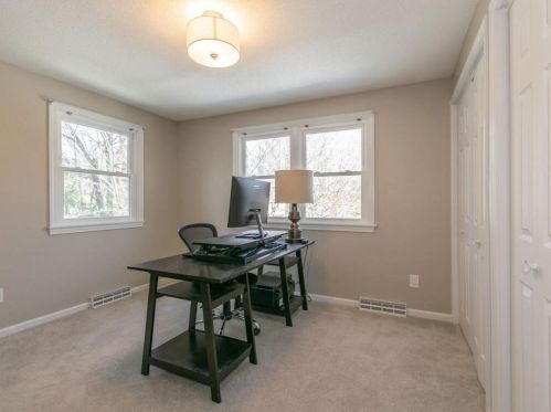 19 Quinnehtuk Rd, Springfield MA 01106-2911 exterior