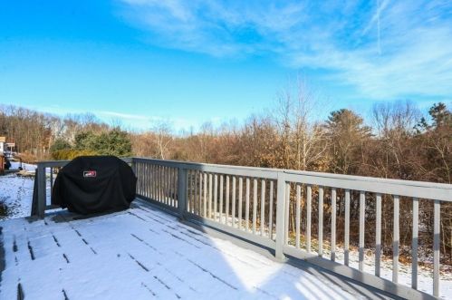 25 Gates Ave, Springfield MA 01118-2302 exterior