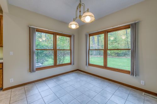 27526 Rolling Pines Ct, Lawton MI 49065-8601 exterior