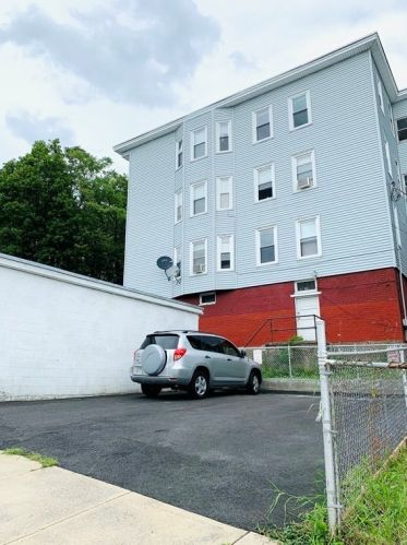 62 Elliot St, Worcester MA 01605-2955 exterior