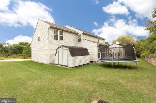 37 Louvain Dr, Hanover PA 17331-8696 exterior