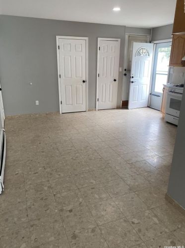 26 Horton Ave, Valley Stream NY  11581-1419 exterior