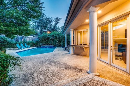 17916 Castle Bnd Dr, Dallas TX 75287-6800 exterior