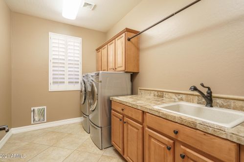 27417 60 Ln, Phoenix AZ 85035-4824 exterior