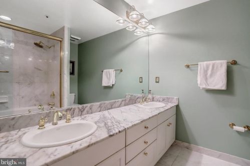 25 Wilkes St, Alexandria VA 22314-3853 exterior