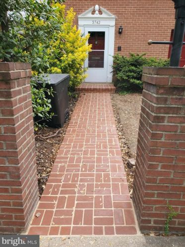 3742 12th St, Arlington VA  22204-4202 exterior