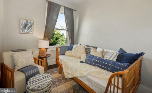 1933 Smt Pl, Washington DC 20002-1353 exterior