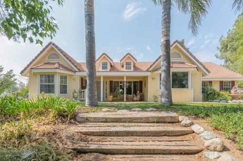 38325 De Portola Rd, Temecula CA 92592-8984 exterior