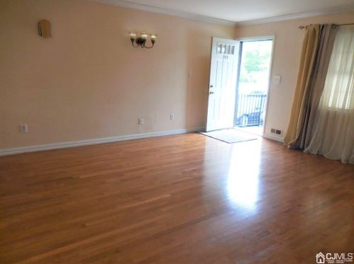 214 Orlando St, Edison, NJ 08817-3346