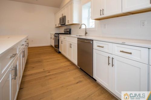 20 Kenmore Rd, Edison NJ 08817-4044 exterior