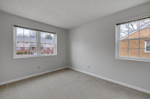 1518 Swallow Dr, Saint Louis MO 63144-1620 exterior