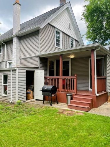 359 Carrington Ave, Woonsocket RI  02895-4622 exterior