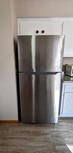 4914 104, Milwaukee WI 53228-3204 exterior