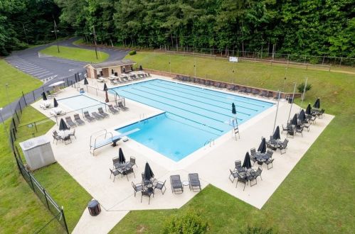 6828 Lockridge Dr, Atlanta GA 30360-1515 exterior