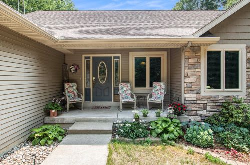 1811 Starr View Ln, Middlevle MI  49333-8066 exterior