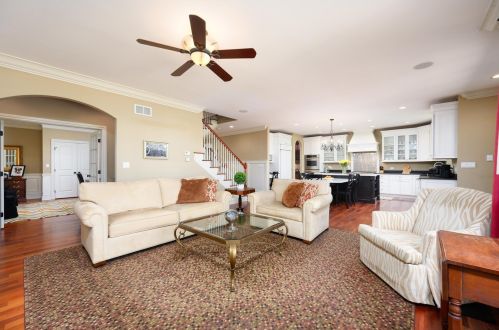 562 Linden Ave, Elmhurst IL 60126-4029 exterior