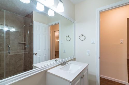 5118 Vlg Spg Dr, Humble TX exterior