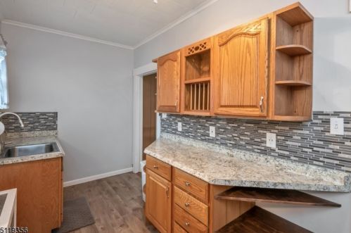 10 Belleview Ave, Kinnelon, NJ 07405-1395