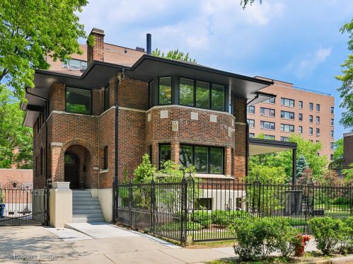824 Castlewood Ter, Chicago, IL 60640-4217