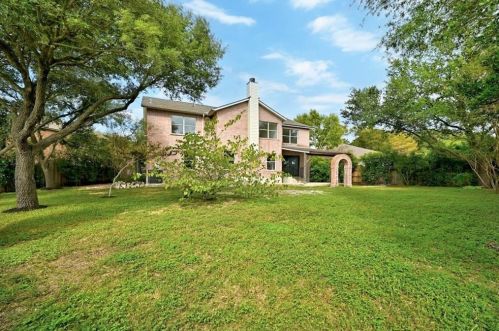 8029 Evadean Cir, Austin TX 78745-8004 exterior