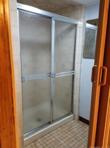 14 Crescent St, Derby CT 06418-2007 exterior