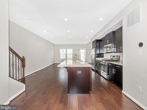 22213 Broadway Ave, Clarksburg MD 20871-3430 exterior