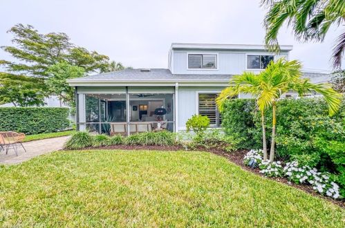 201 Woodshire Ln, Naples FL 34105-7429 exterior