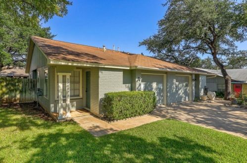 12402 Coronet St, Austin TX  78727-5305 exterior