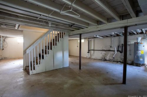 12 Linda Ave, Uncasville CT 06382-1723 exterior