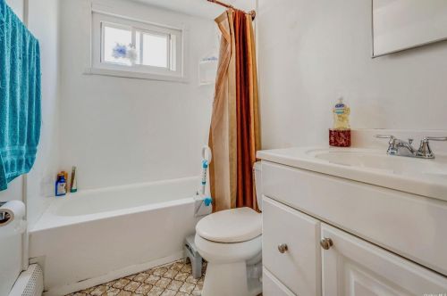 366 Great East Neck Rd, Babylon NY 11704-7616 exterior