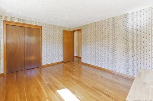 25 Buchanan Rd, Enfield CT 06082-5330 exterior