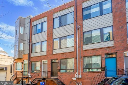 2649 Collins St, Philadelphia PA  19125-1408 exterior