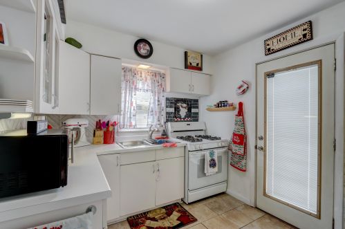 2015 94, Milwaukee WI 53227-1403 exterior