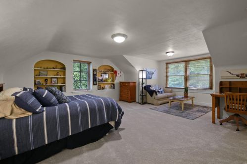 1 Spoede Ln, Saint Louis MO 63141-7763 exterior