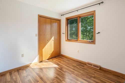 5493 Old Hwy 61, Duluth MN 55810-2116 exterior