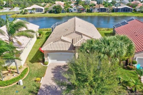 332 Shoreline Cir, Fort Pierce FL 34986-2913 exterior