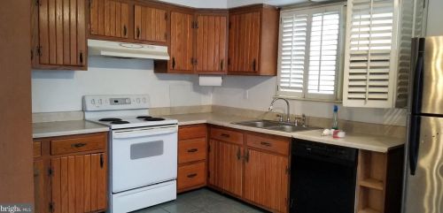 2920 Walnut Ave, Garrison, MD 21117-1524