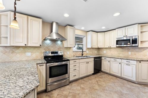 513 Pat Hvn Dr, Pittsburgh PA 15243-1739 exterior